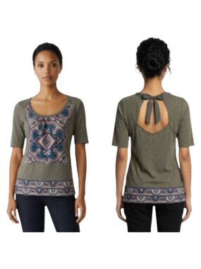 Akemi + Kin Small Brilliant Bowknot Scoop Neck Short Sleeve Top